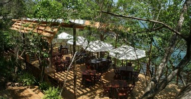 Отель Xinalani Retreat на побережье рядом с джунглями